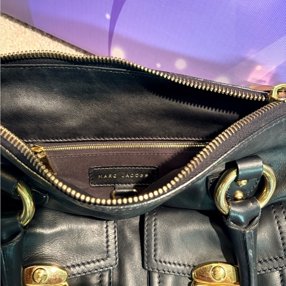 Marc Jacobs Black Leather Shoulder Bag with Gold Hardware - Picture 9 of 10